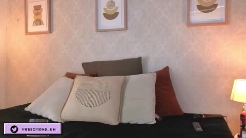 Vee Simons online show from 03/02/26, 07:43