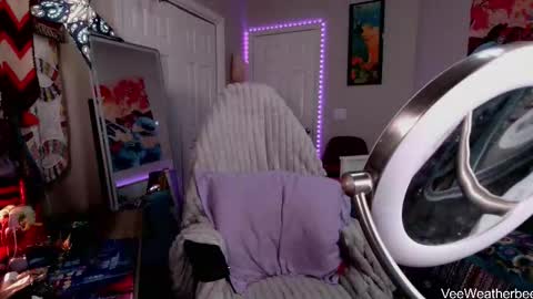 Violet Weatherbee online show from 11/07/25, 02:00