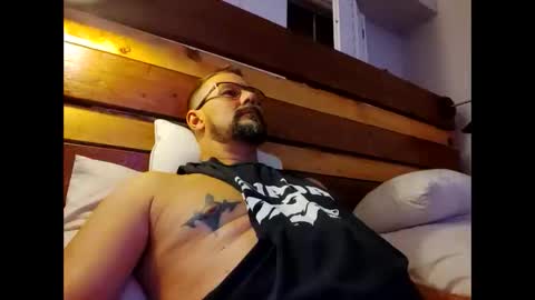 Snapshot of vegasdadbod chatting on 10/27/25, 08:40 vegasdadbod online show from 10/27/25, 08:40