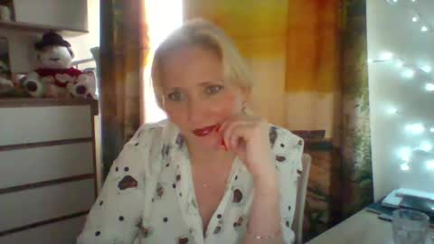 velka_raspberry online show from 06/01/26, 02:08