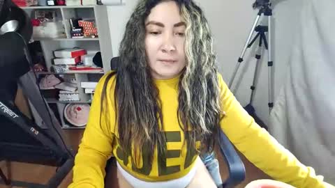 Snapshot of vellarossa chatting on 03/06/26, 05:04 Im VelaI will be Christmas and New Year with my family December 22 to January 13 I will miss you guys. online show from 03/06/26, 05:04