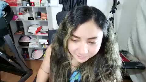 Snapshot of vellarossa chatting on 04/09/26, 05:51 Im VelaI will be Christmas and New Year with my family December 22 to January 13 I will miss you guys. online show from 04/09/26, 05:51