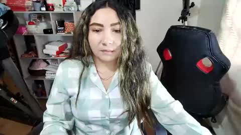 Snapshot of vellarossa chatting on 04/11/26, 10:25 Im VelaI will be Christmas and New Year with my family December 22 to January 13 I will miss you guys. online show from 04/11/26, 10:25