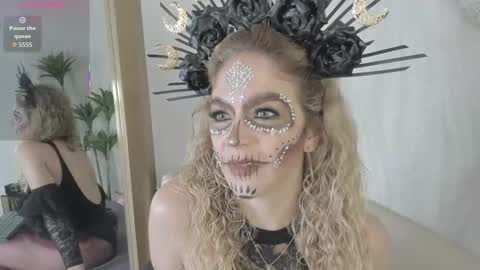 Velora online show from 10/31/25, 04:02