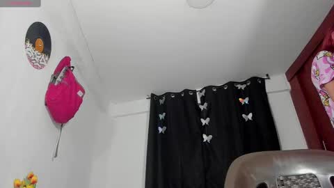 Snapshot of velvet_00 chatting on 03/05/25, 08:32 velvet_00 online show from 03/05/25, 08:32