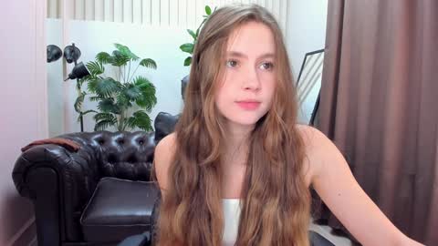 velvet_cherry online show from 02/05/25, 03:31