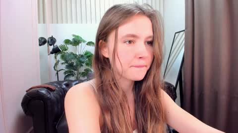 velvet_cherry online show from 02/05/25, 06:37