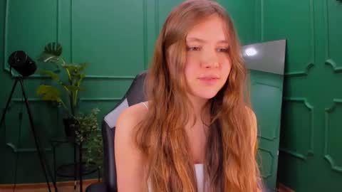 velvet_cherry online show from 02/21/25, 06:48