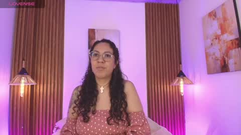 Snapshot of velvet_curly chatting on 05/01/26, 12:21 Emma Curly online show from 05/01/26, 12:21
