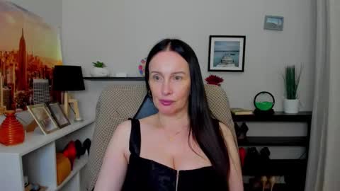 Snapshot of velvet_jasmine chatting on 10/24/25, 05:42 Jasmine online show from 10/24/25, 05:42