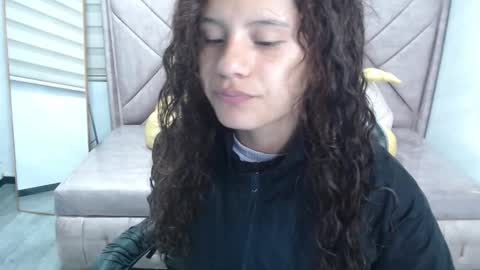 Snapshot of velvet_moon_v chatting on 09/18/25, 01:02 velvet_moon_v online show from 09/18/25, 01:02