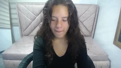 Snapshot of velvet_moon_v chatting on 09/27/25, 01:16 velvet_moon_v online show from 09/27/25, 01:16