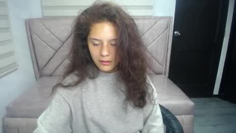 Snapshot of velvet_moon_v chatting on 10/10/25, 01:10 velvet_moon_v online show from 10/10/25, 01:10