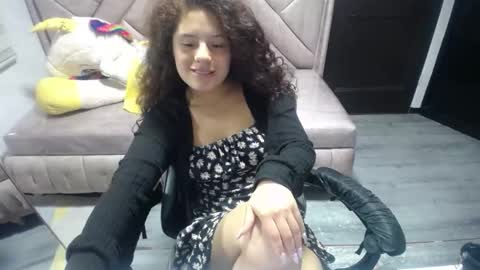 Snapshot of velvet_moon_v chatting on 10/17/25, 01:46 velvet_moon_v online show from 10/17/25, 01:46