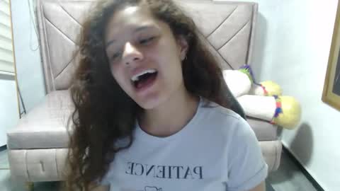 Snapshot of velvet_moon_v chatting on 10/27/25, 01:04 velvet_moon_v online show from 10/27/25, 01:04