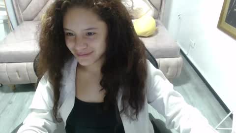 Snapshot of velvet_moon_v chatting on 11/20/25, 01:22 velvet_moon_v online show from 11/20/25, 01:22