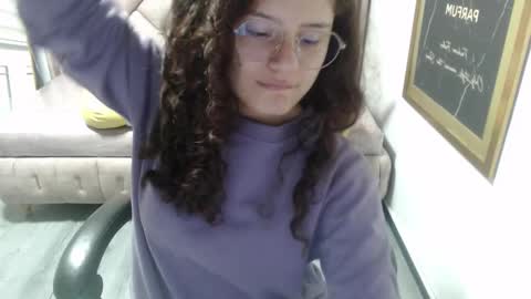 Snapshot of velvet_moon_v chatting on 11/25/25, 01:22 velvet_moon_v online show from 11/25/25, 01:22