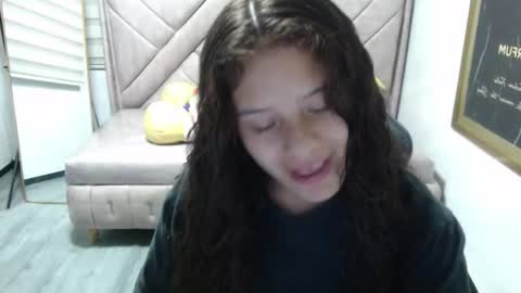 velvet_moon_v online show from 12/15/25, 01:26