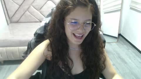 velvet_moon_v online show from 03/26/26, 08:14