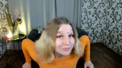 velvet_peach_ online show from 10/24/25, 02:02