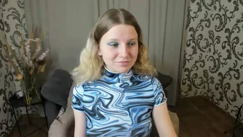 velvet_peach_ online show from 11/26/25, 11:33