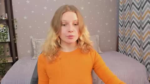 velvet_peach_ online show from 01/15/26, 11:59