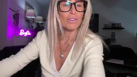 VelvetBarbie online show from 02/25/26, 07:23