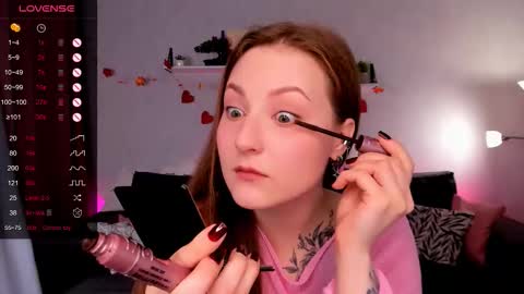 Snapshot of velvetcherry_ chatting on 11/07/25, 08:47 Mia online show from 11/07/25, 08:47