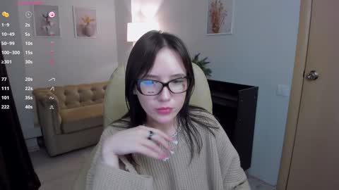 Snapshot of velvetmoore chatting on 12/01/24, 07:36 Hii Im new here online show from 12/01/24, 07:36