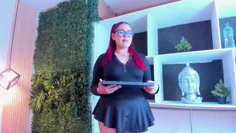 Snapshot of velvetscarlett chatting on 02/26/26, 12:15 velvetscarlett online show from 02/26/26, 12:15