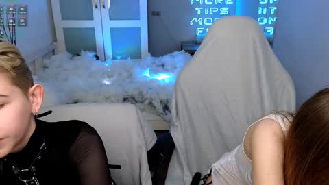 Snapshot of velvetvalkyries chatting on 01/02/25, 01:51 CLEOshort hair TIna long hair online show from 01/02/25, 01:51