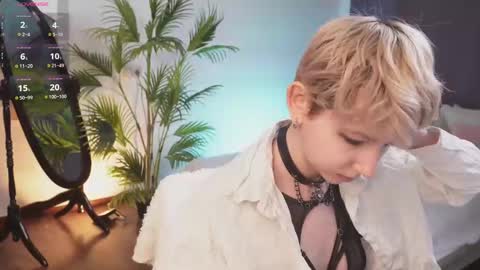 Snapshot of velvetvalkyries chatting on 02/19/25, 04:00 CLEOshort hair TIna long hair online show from 02/19/25, 04:00