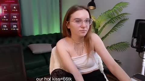 Snapshot of velvetvalkyries chatting on 02/26/25, 05:39 CLEOshort hair TIna long hair online show from 02/26/25, 05:39