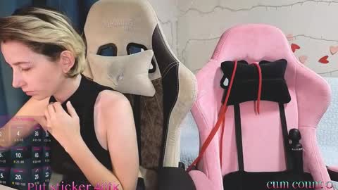 Snapshot of velvetvalkyries chatting on 09/14/25, 05:23 CLEOshort hair TIna long hair online show from 09/14/25, 05:23