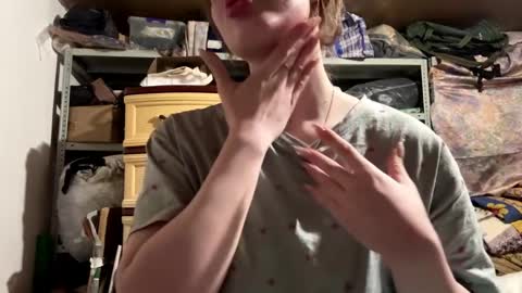 Mia online show from 04/11/26, 01:48