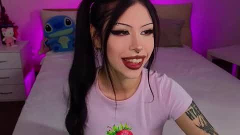 Snapshot of venomeowww_ chatting on 09/22/25, 03:41 Vivian online show from 09/22/25, 03:41