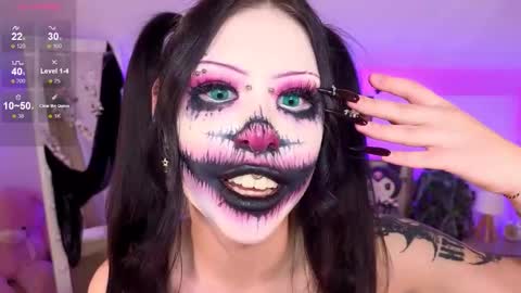 Snapshot of venomeowww_ chatting on 10/17/25, 03:20 Vivian online show from 10/17/25, 03:20