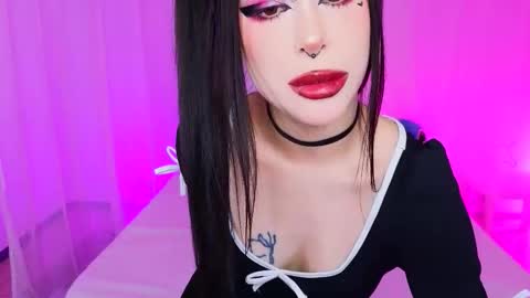 Snapshot of venomeowww_ chatting on 11/21/25, 03:49 Vivian online show from 11/21/25, 03:49