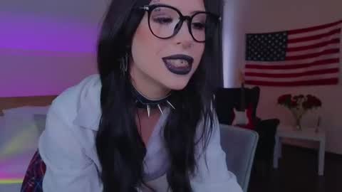 Snapshot of venomeowww_ chatting on 02/06/26, 04:50 Vivian online show from 02/06/26, 04:50