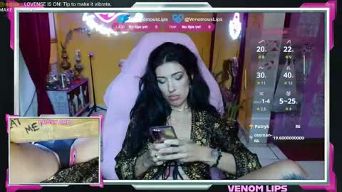 Snapshot of venomouslips chatting on 12/17/25, 01:28 VenomLips online show from 12/17/25, 01:28