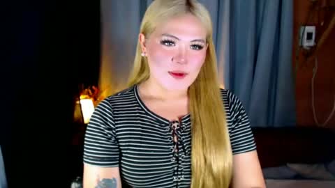 Snapshot of venus_colly chatting on 06/18/26, 01:28 I am Colly Your mystery girl online show from 06/18/26, 01:28