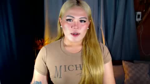 Snapshot of venus_colly chatting on 06/19/26, 02:05 I am Colly Your mystery girl online show from 06/19/26, 02:05