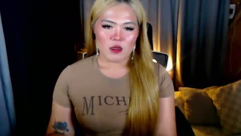 Snapshot of venus_colly chatting on 07/17/26, 04:45 I am Colly Your mystery girl online show from 07/17/26, 04:45