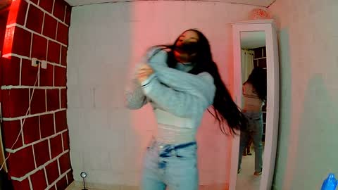 Snapshot of venus_megan chatting on 12/27/24, 12:29 emily independent account MY conextion 1100 GTM to 17hr GTM online show from 12/27/24, 12:29