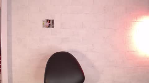 Snapshot of venus_megan chatting on 03/08/25, 12:00 emily independent account MY conextion 1100 GTM to 17hr GTM online show from 03/08/25, 12:00