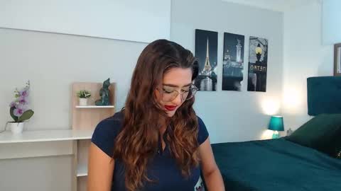 Mia online show from 10/16/25, 12:39