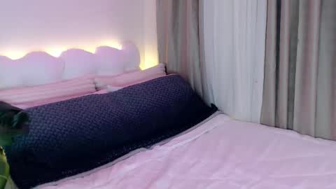 Venus Sunrise Bombshell online show from 04/15/26, 07:58