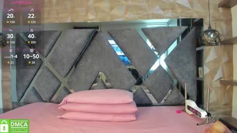 Snapshot of venus_velez chatting on 11/16/25, 12:44 Venus online show from 11/16/25, 12:44