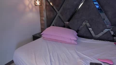 Venus online show from 04/15/26, 12:34