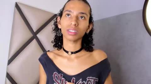 venuss_03 online show from 10/24/25, 03:47